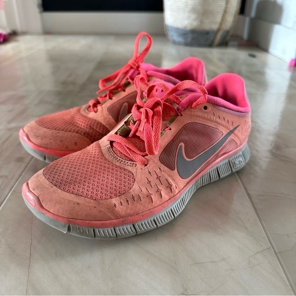 Nike Shoes - Nike free run